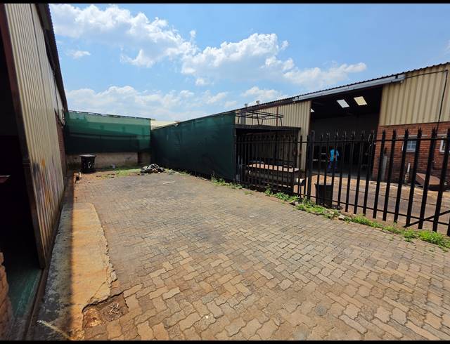 264M² FACTORY TO LET IN ANDERBOLT